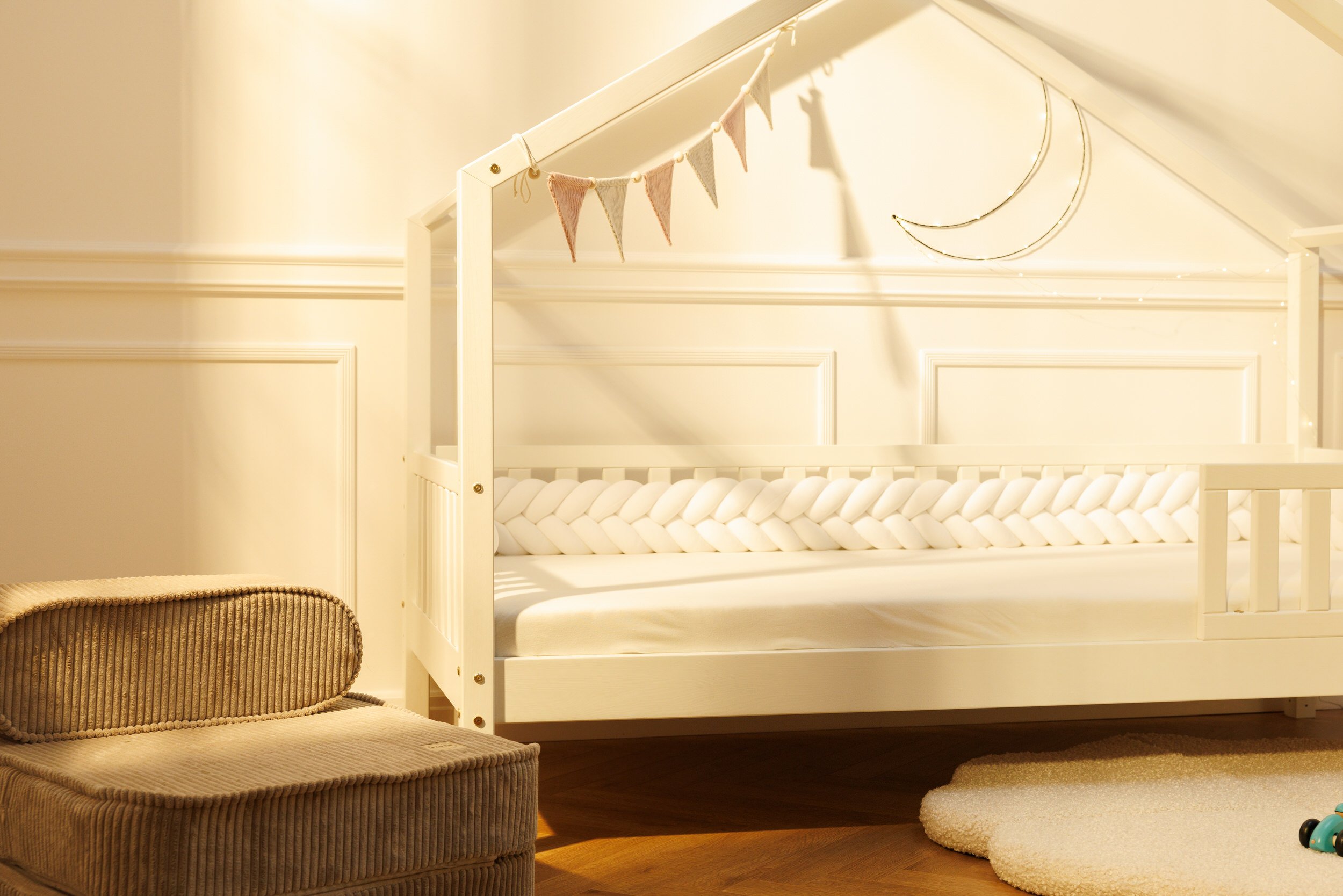 White Fishtail Braided Bed Bumper