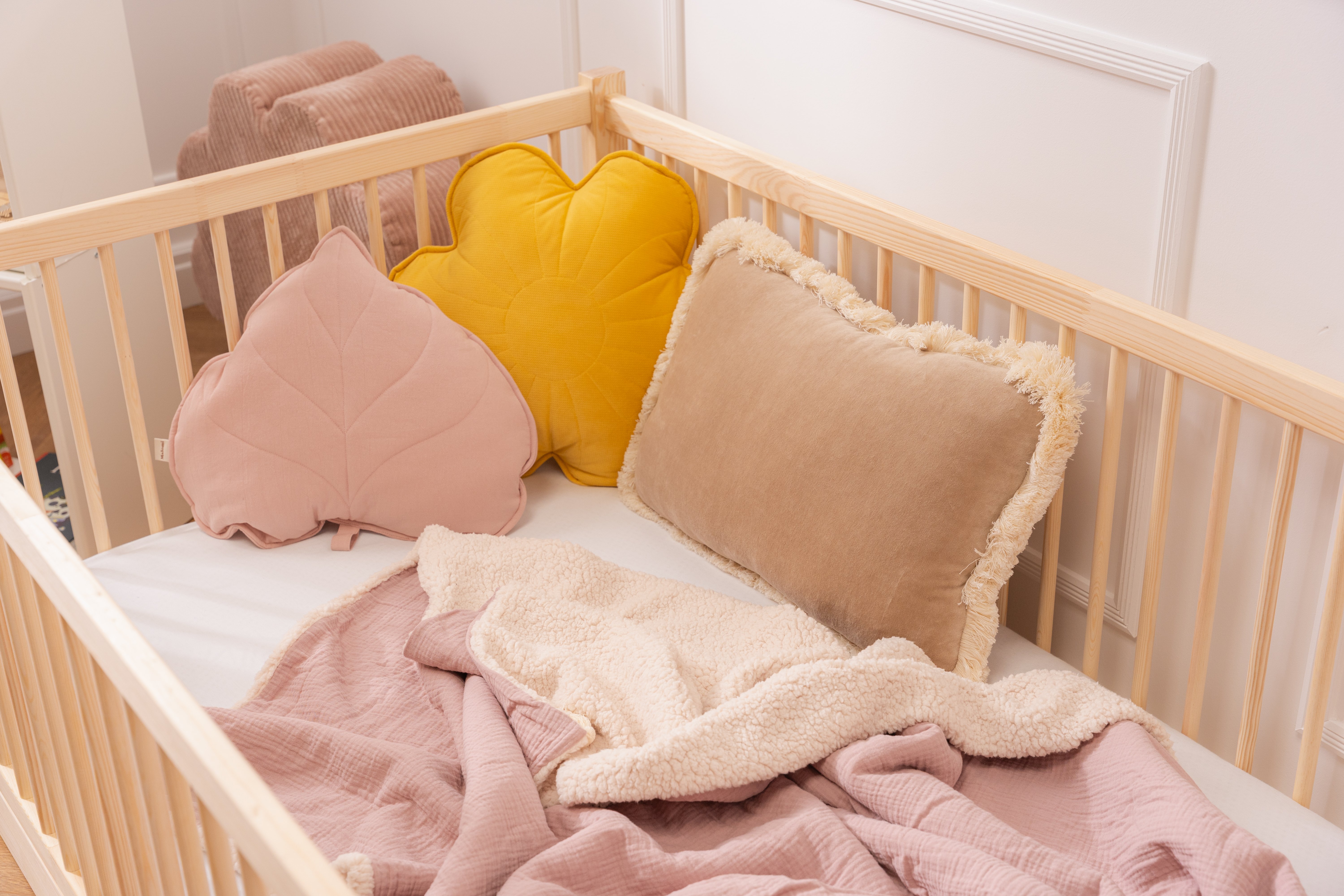 Coussin Feuille en Coton – Rose Poudré Coussin Feuille en Coton – Rose Poudré