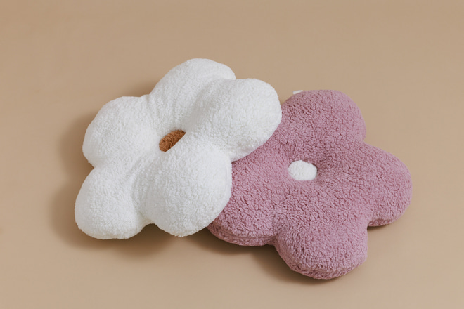 Coussin Marguerite Bouclé – Écru