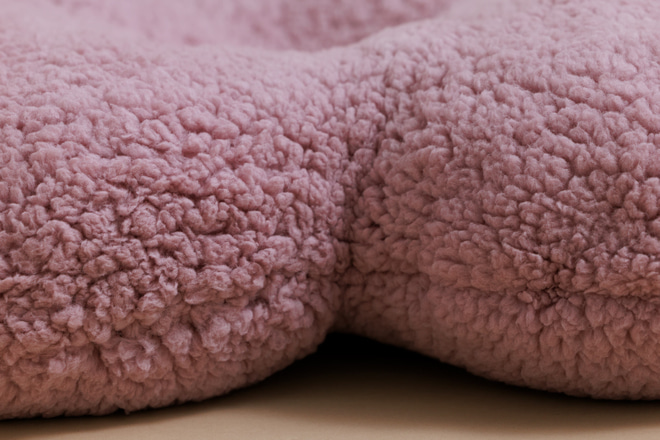Polštář Sedmikráska Bouclé – Růžový
