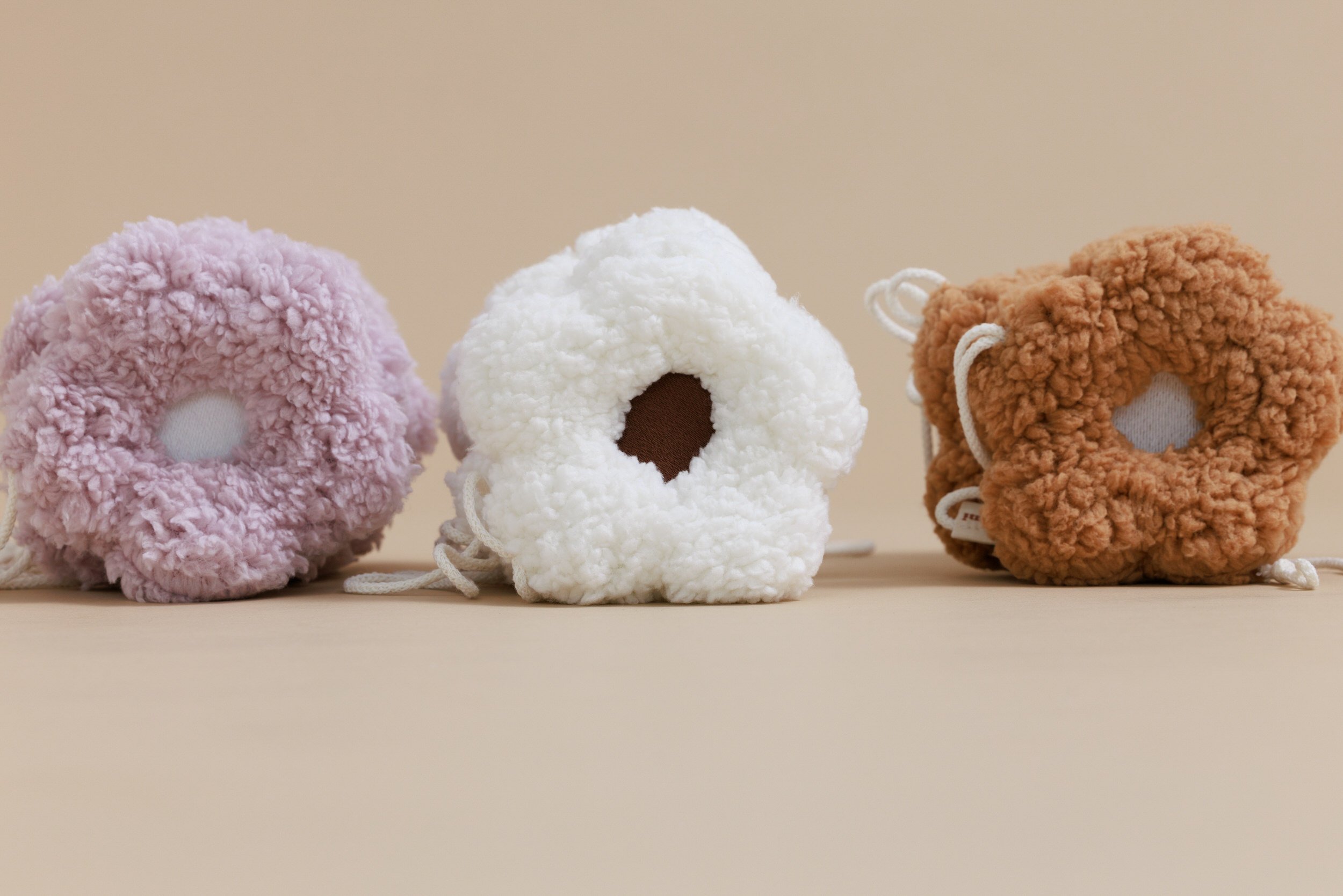 Bouclé-Gänseblümchen-Girlande - Caramel Bouclé-Gänseblümchen-Girlande - Caramel