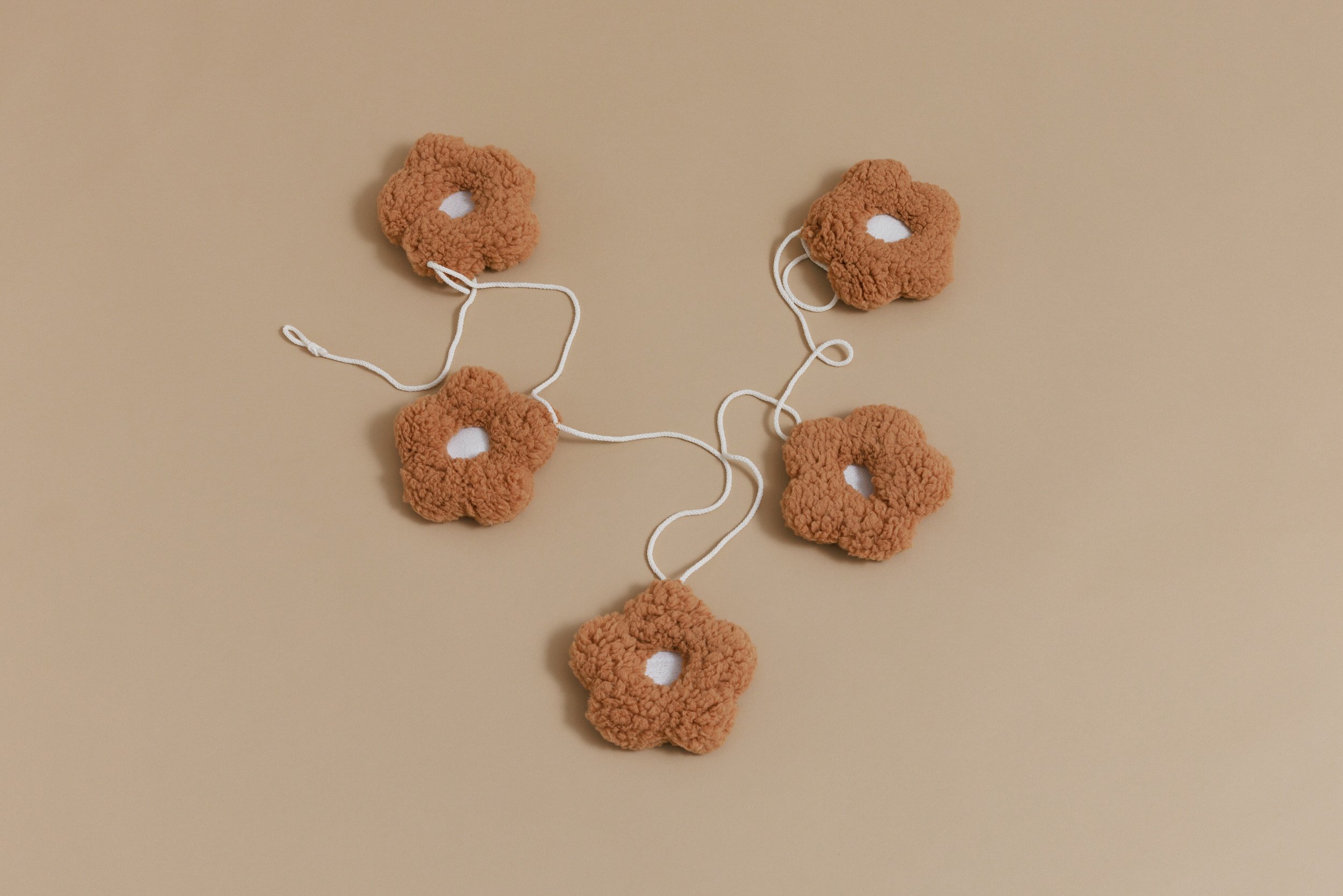 Ghirlanda di Margherite Boucle - Caramel Ghirlanda di Margherite Boucle - Caramel
