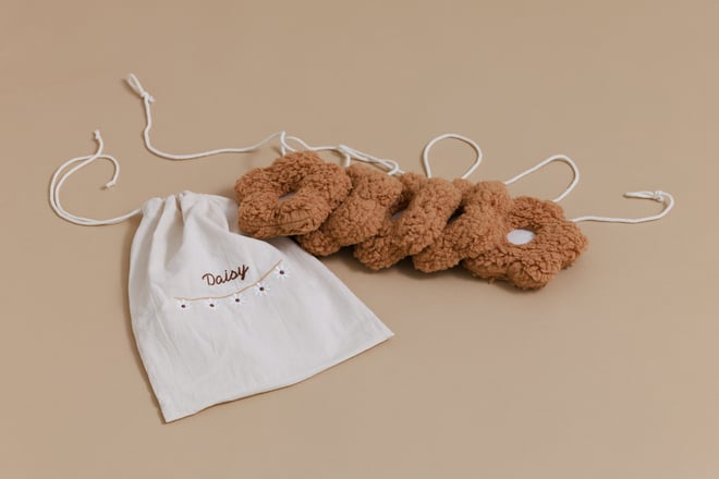 Grinalda de Margaridas Boucle - Caramel