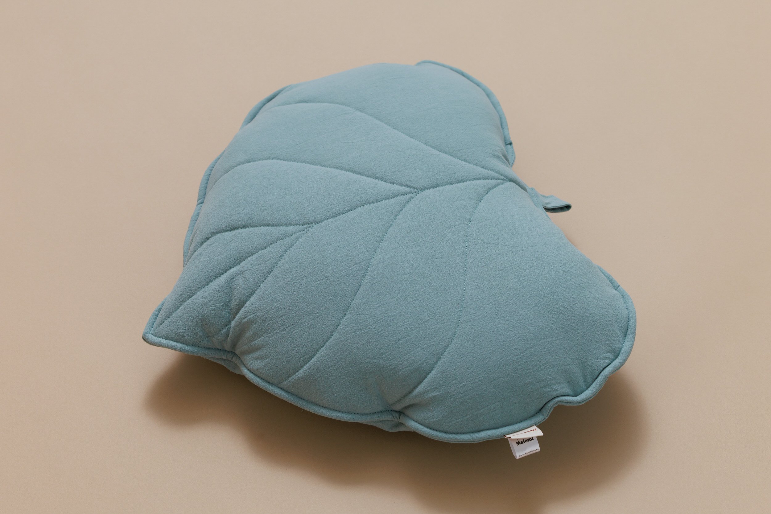 Coussin Feuille en Coton – Vert Sauge Coussin Feuille en Coton – Vert Sauge