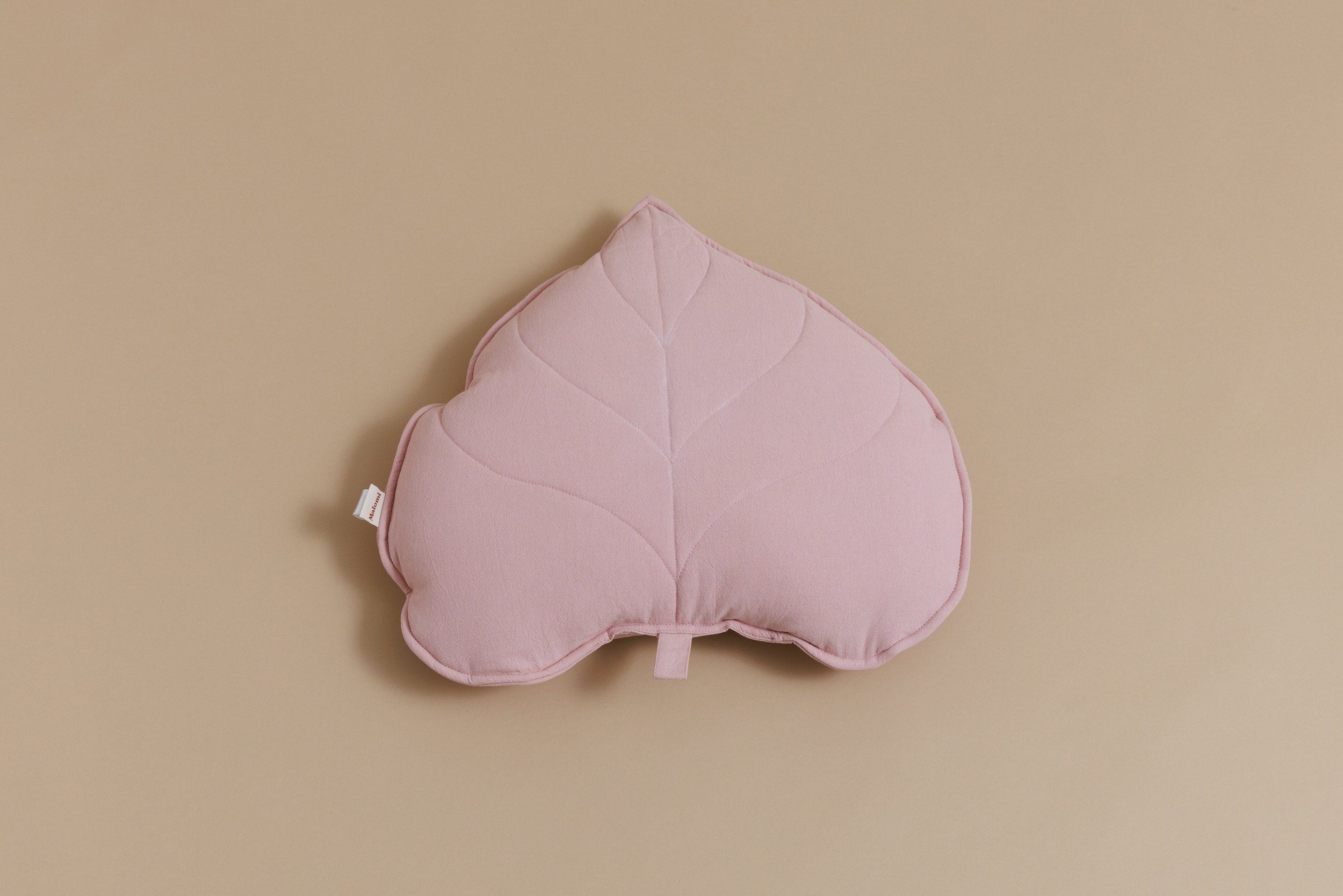 Coussin Feuille en Coton – Rose Poudré Coussin Feuille en Coton – Rose Poudré