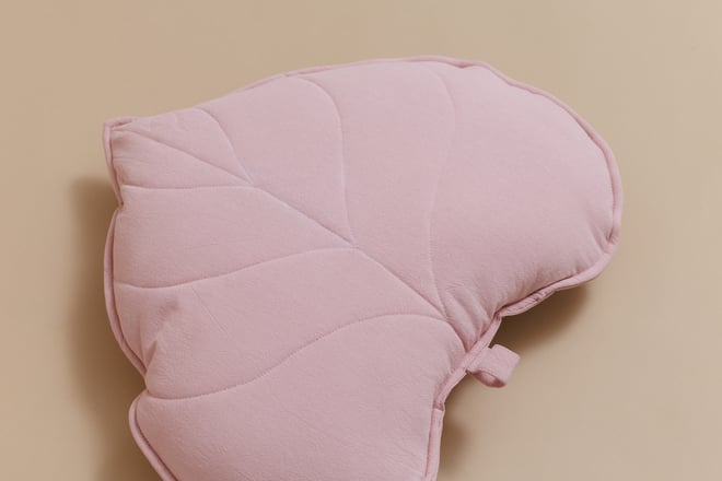 Coussin Feuille en Coton – Rose Poudré