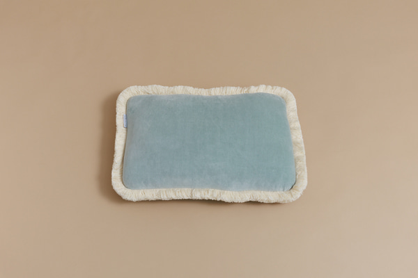 Rechteckiges Velour-Kissen mit Fransen - Salbeigrün