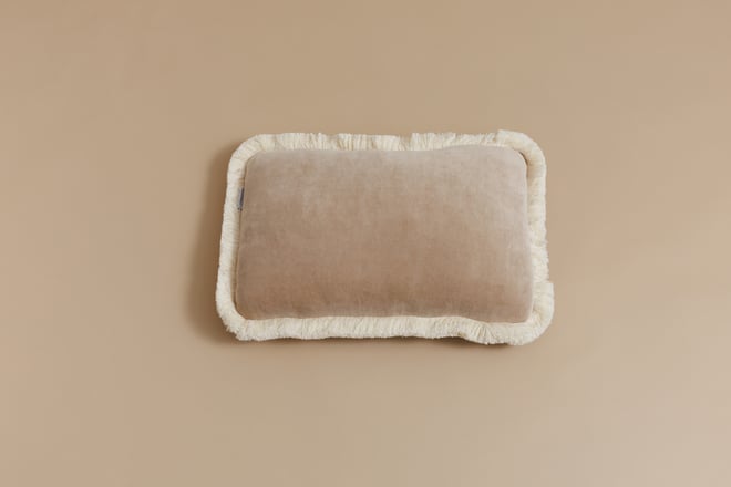 Cojín Rectangular de Terciopelo con Flecos - Cappuccino