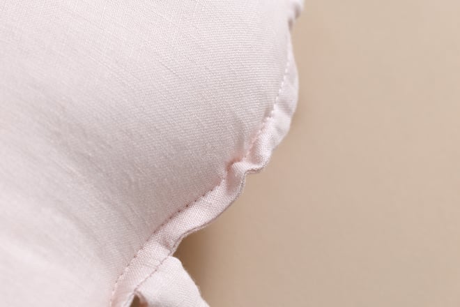 Coussin Feuille d’Érable en Lin Rose Poudré