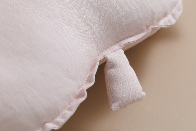 Coussin Feuille d’Érable en Lin Rose Poudré