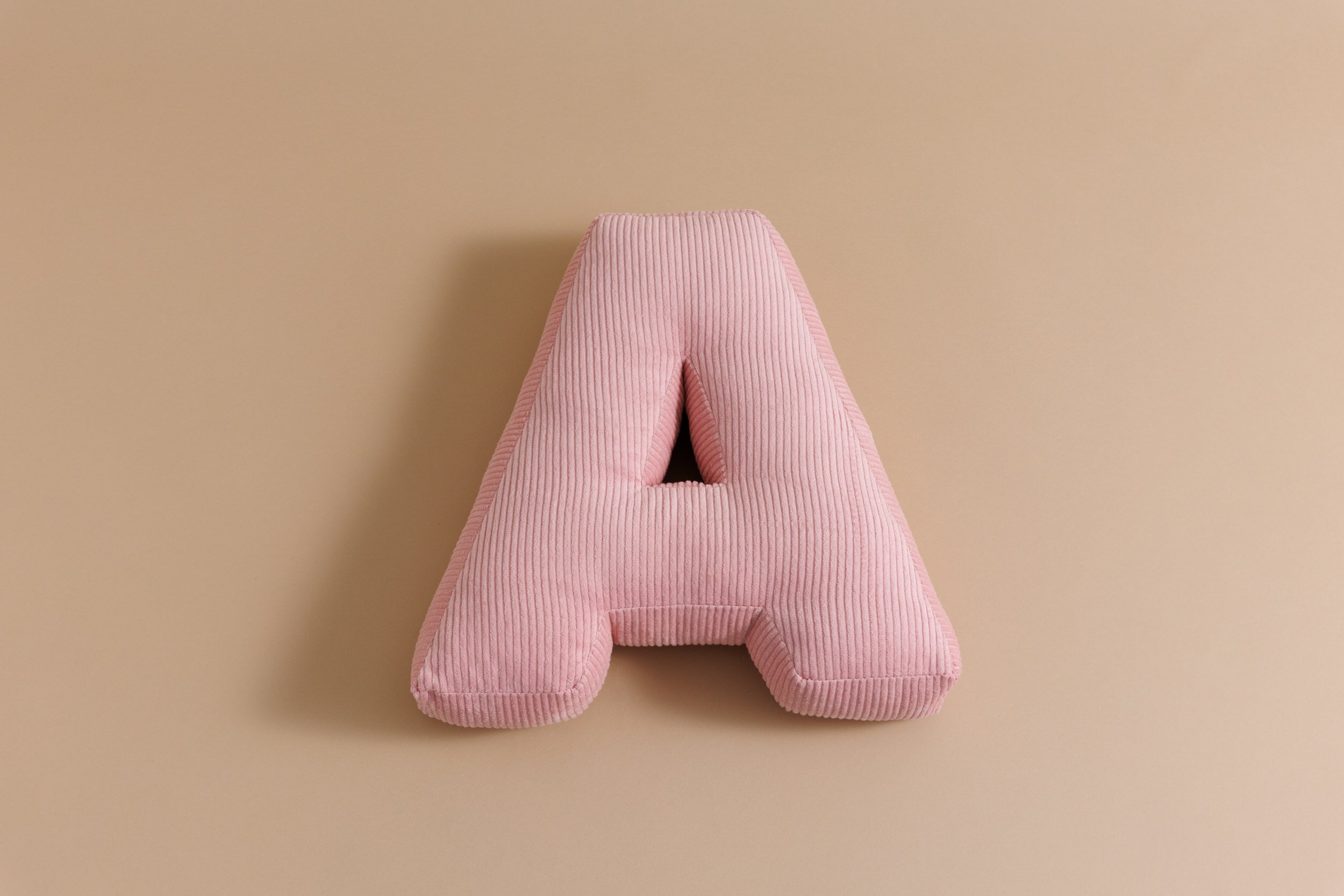 Saldi Estivi - Cuscino Lettera A - Velluto a Coste Rosa