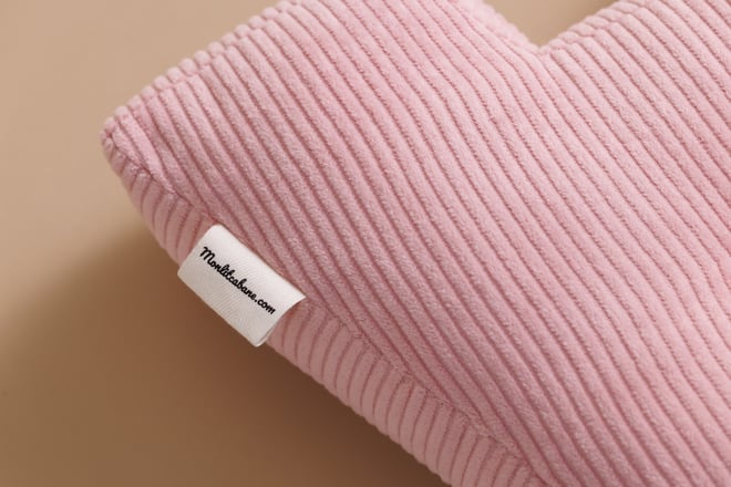 Almofada LetraA - Veludo Cotelê Rosa
