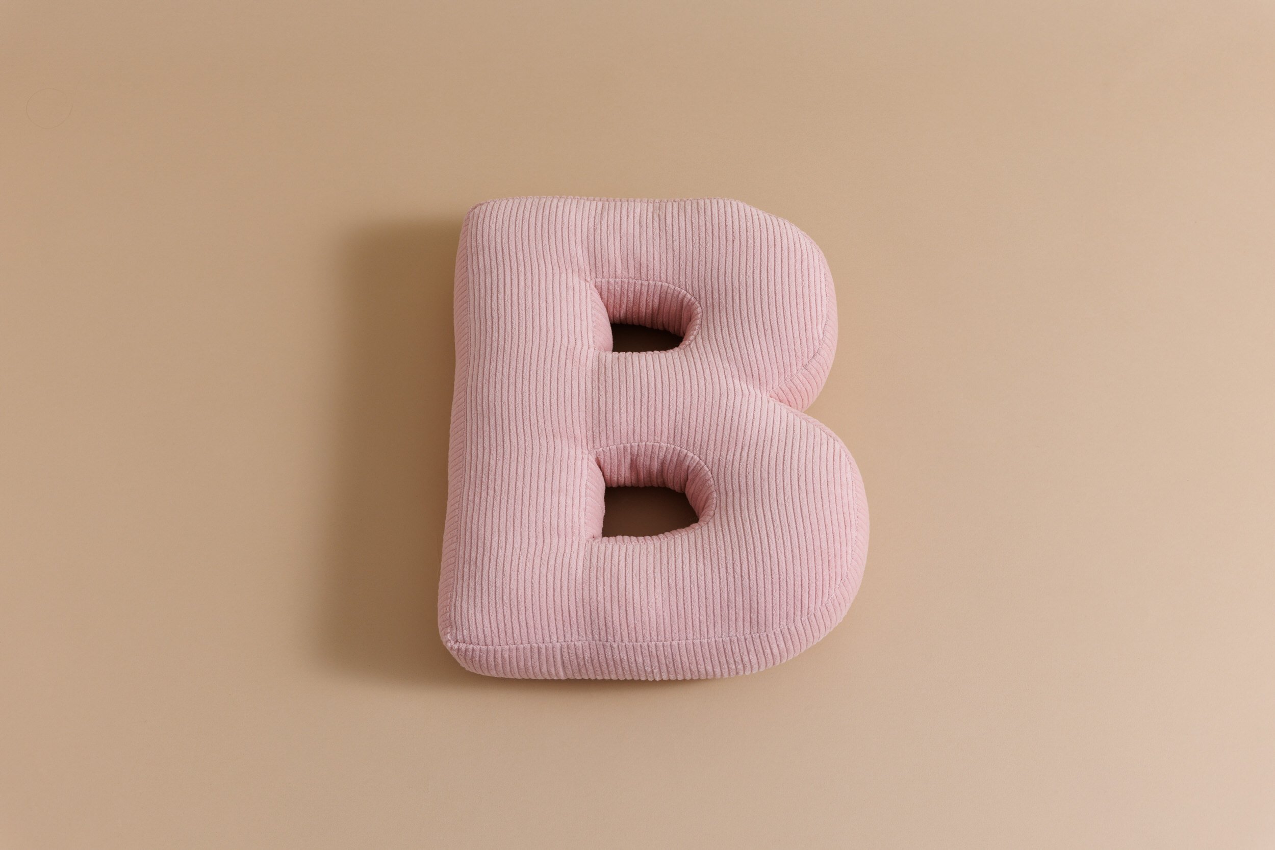Coussin Lettre B - Velours Côtelé Rose Coussin Lettre B - Velours Côtelé Rose