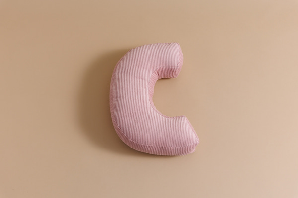 Buchstaben-Kissen C - Rosa Kord