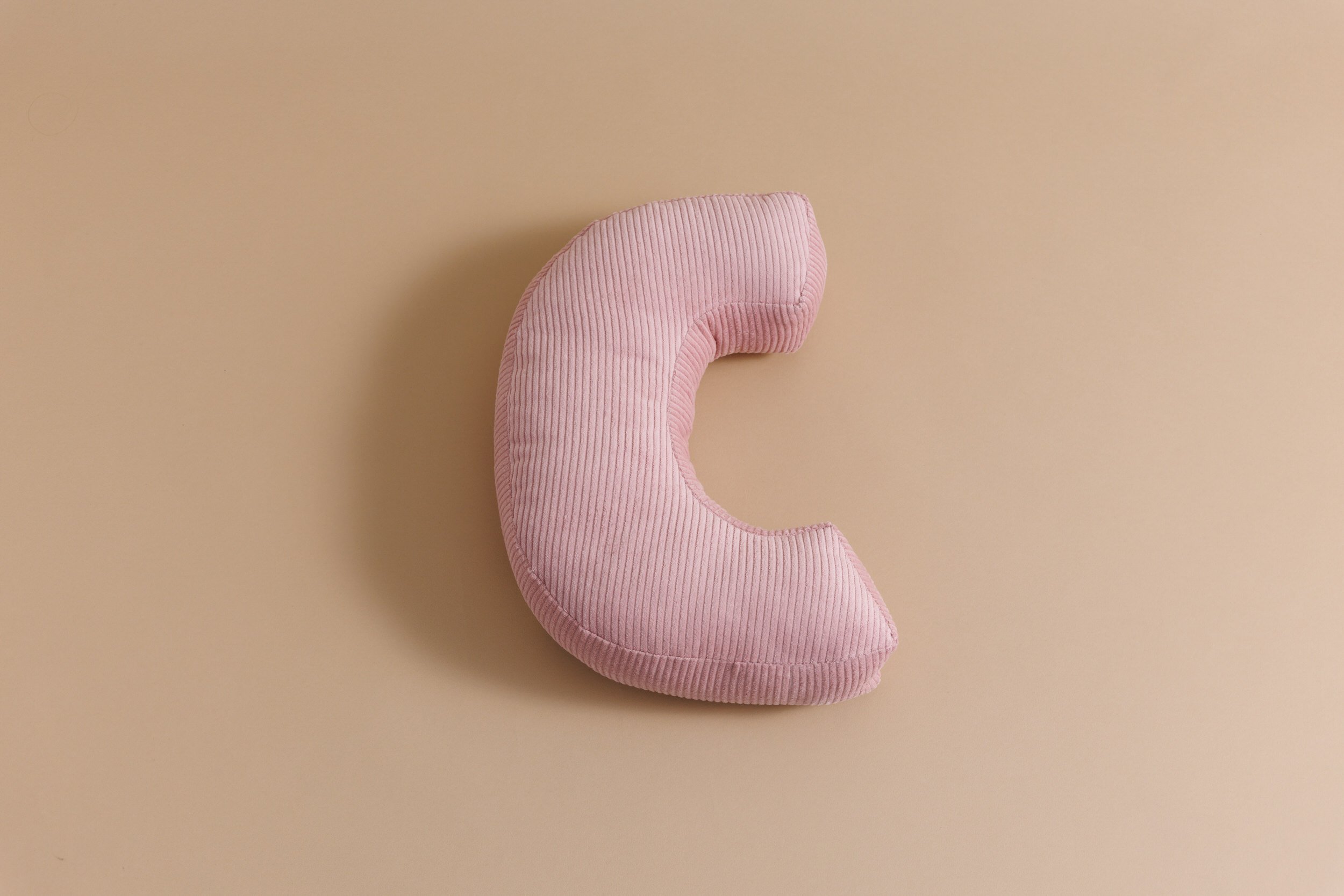 Saldi Estivi - Cuscino Lettera C - Velluto a Coste Rosa