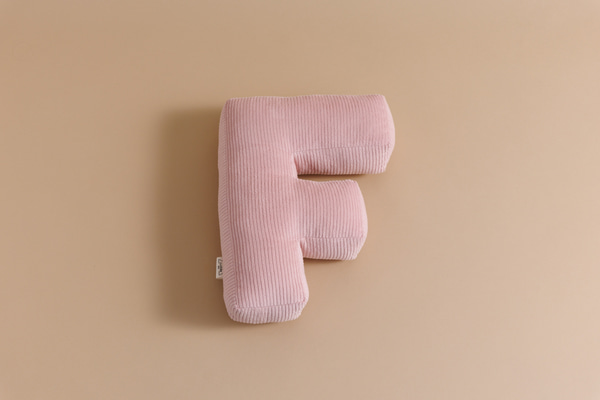 Buchstaben-Kissen F - Rosa Kord