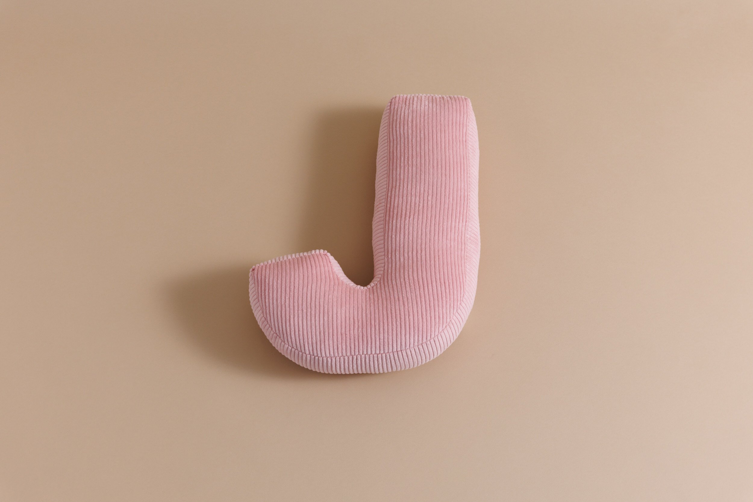 Saldi Estivi - Cuscino Lettera J - Velluto a Coste Rosa