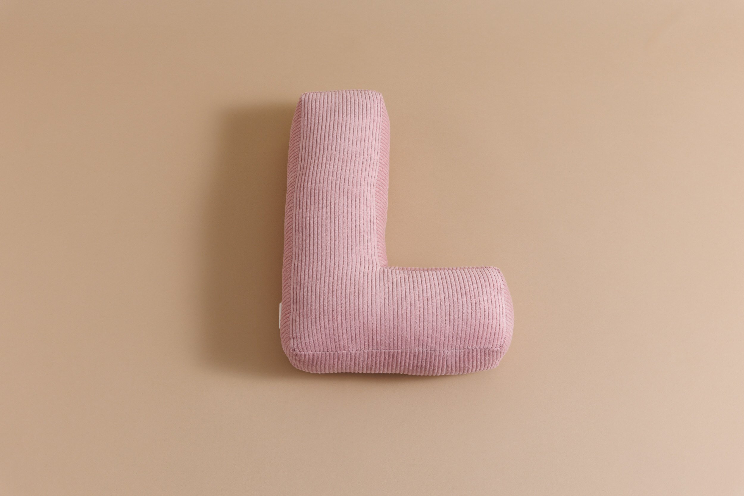 Coussin Lettre L - Velours Côtelé Rose Coussin Lettre L - Velours Côtelé Rose