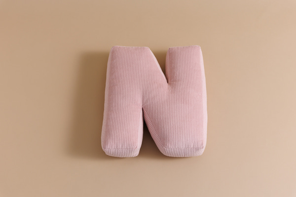 Buchstaben-Kissen N - Rosa Kord