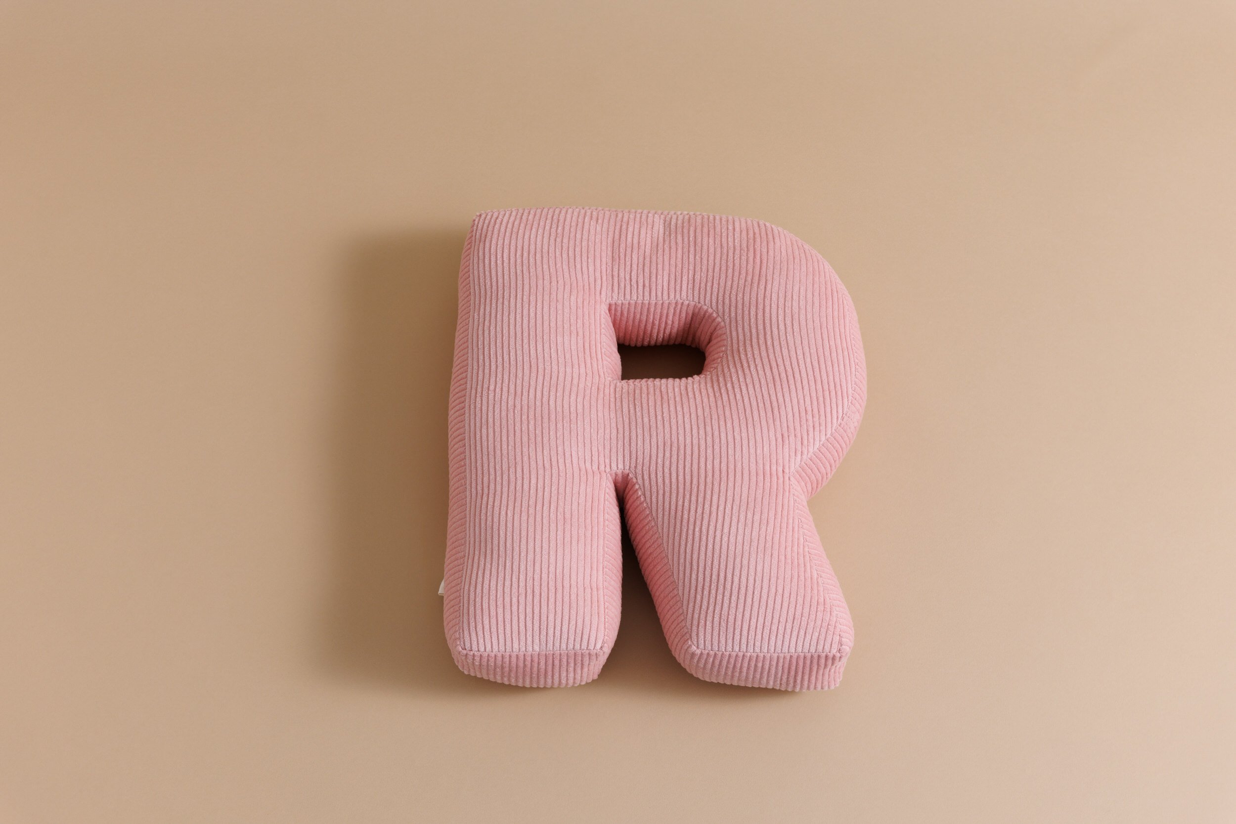 Saldi Estivi - Cuscino Lettera R - Velluto a Coste Rosa