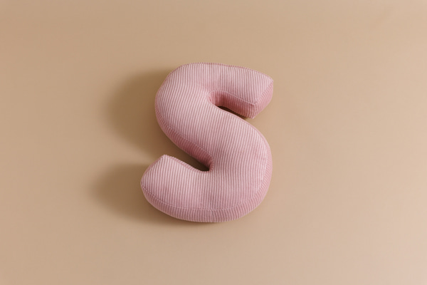 Buchstaben-Kissen S - Rosa Kord