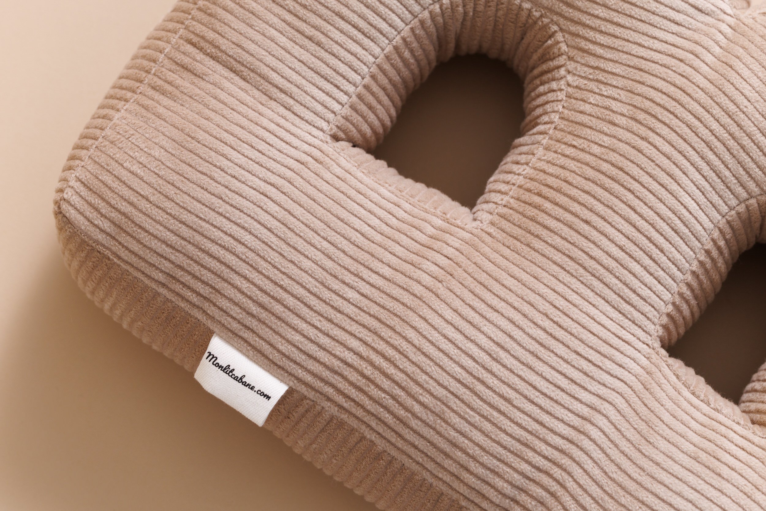 Coussin Lettre B - Velours Côtelé Cappuccino Coussin Lettre B - Velours Côtelé Cappuccino