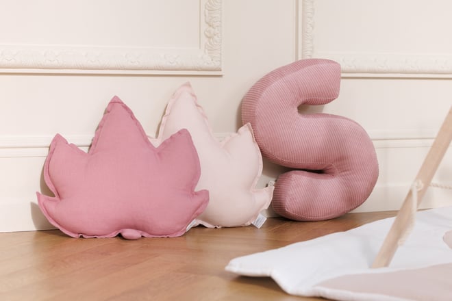 Cuscino foglia di acero in lino color Rosa cipria