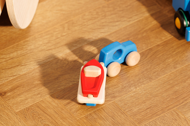 Dřevěná hračka – Auto s přívěsem a lodí