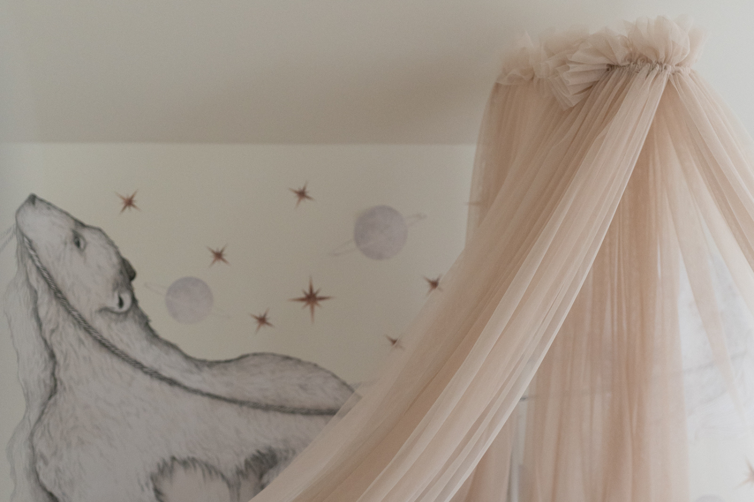 Cielo de Cama en Tul Beige con Estructura Cielo de Cama en Tul Beige con Estructura
