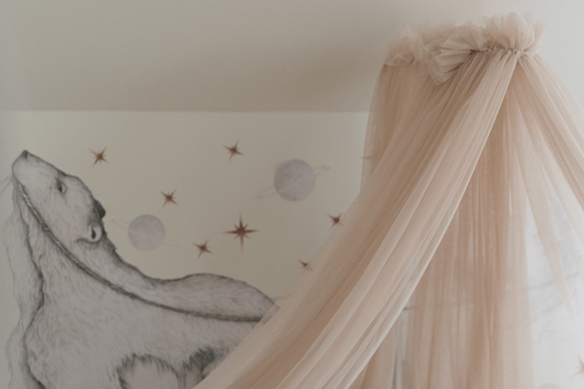 Cielo de Cama en Tul Beige con Estructura