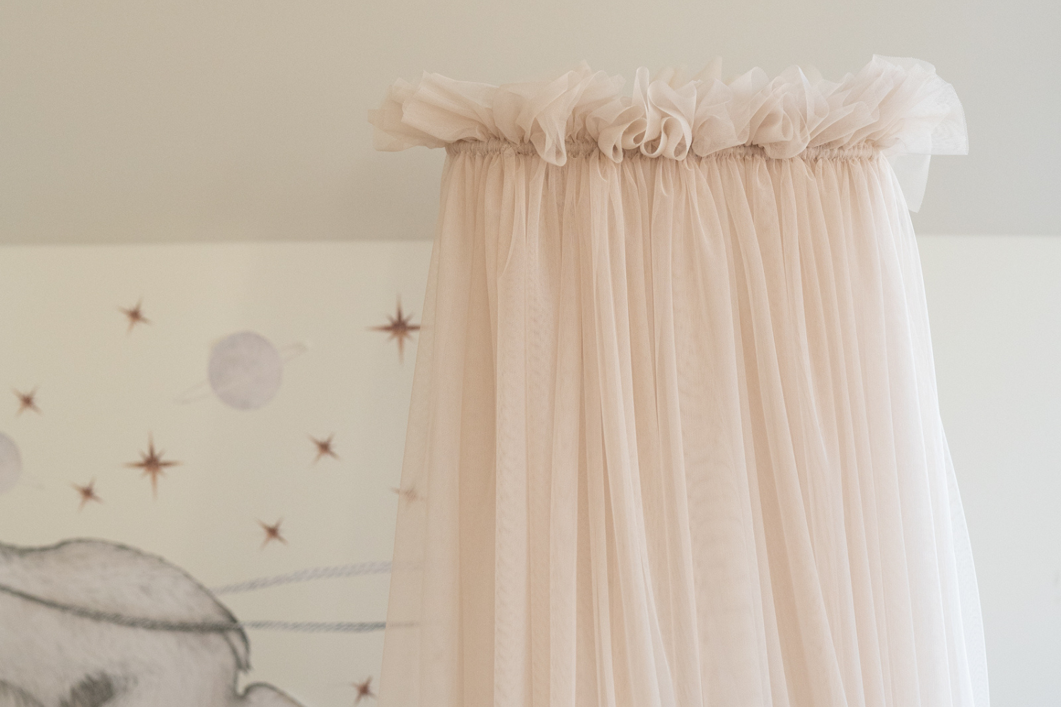 Cielo de Cama en Tul Beige con Estructura Cielo de Cama en Tul Beige con Estructura