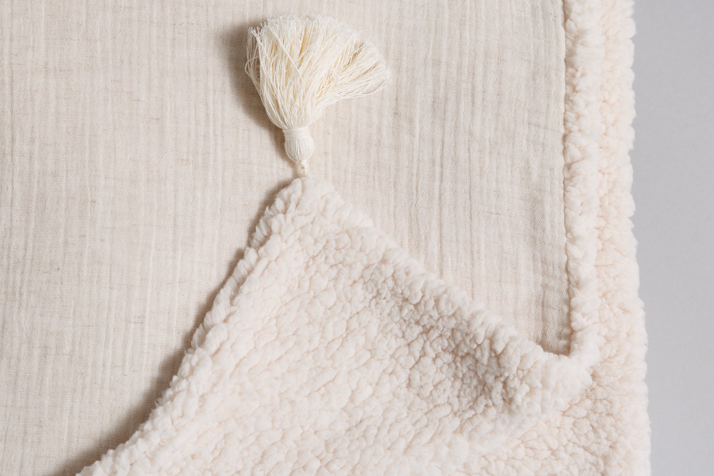 Cobertor de Musselina de Algodão e Bouclé de Dupla Face - Natural Cobertor de Musselina de Algodão e Bouclé de Dupla Face - Natural