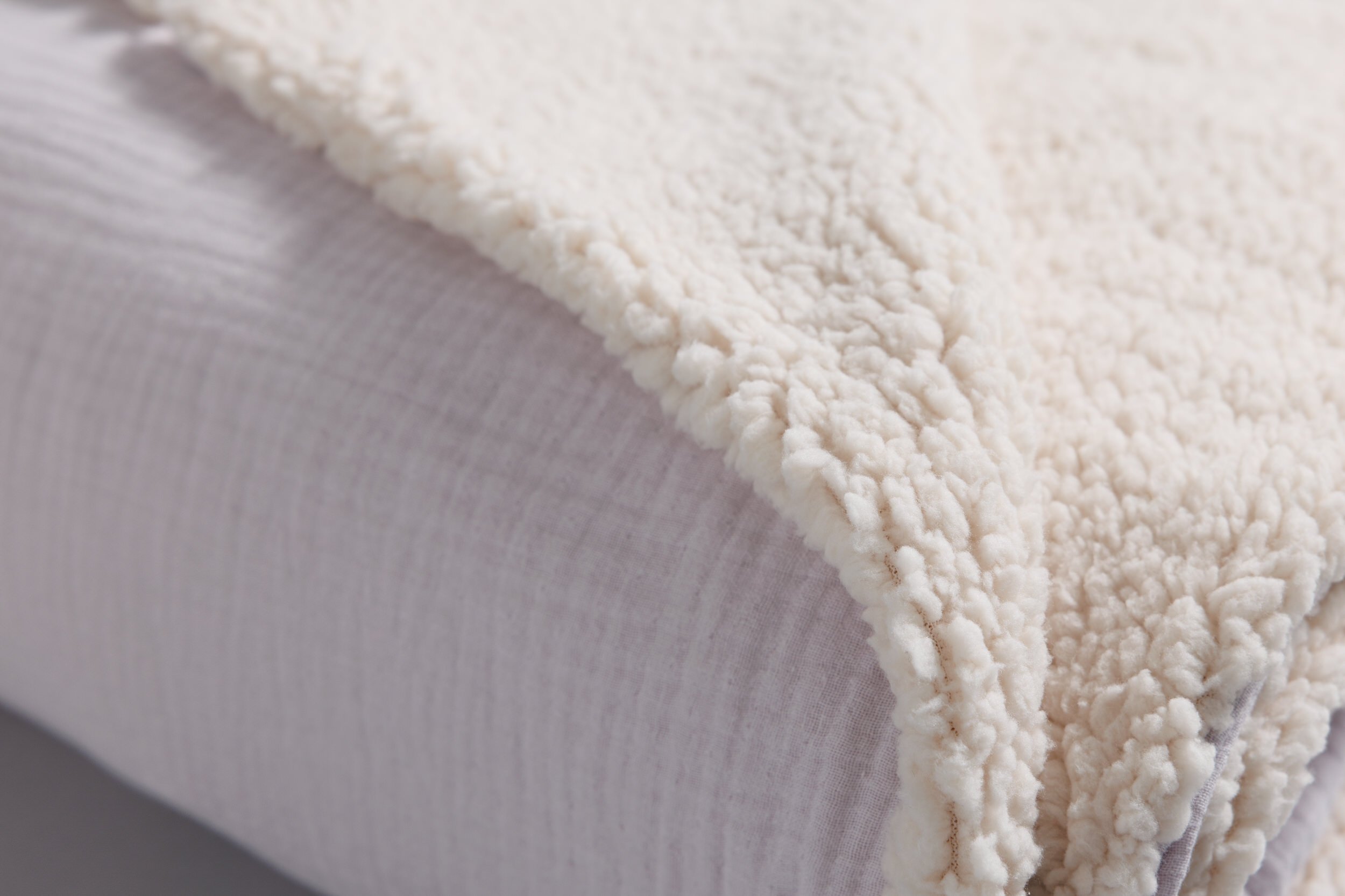 Coperta in Mussola di Cotone e Bouclé a Doppio Lato - Lilla Coperta in Mussola di Cotone e Bouclé a Doppio Lato - Lilla
