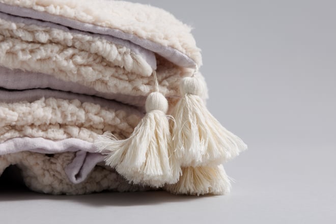 Coperta in Mussola di Cotone e Bouclé a Doppio Lato - Lilla