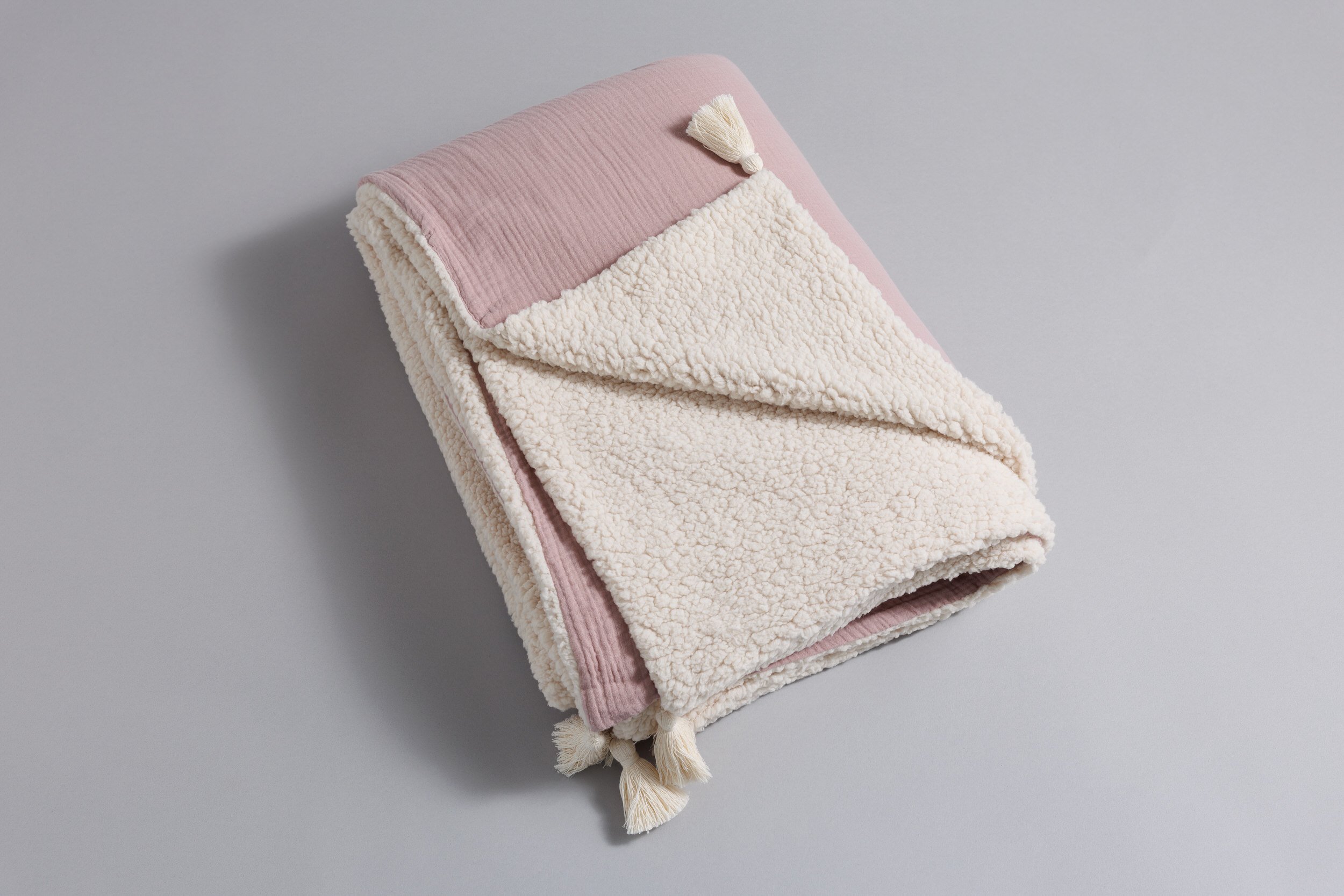 Manta de Muselina de Algodón y Bouclé de Doble Cara - Rosa Empolvado Manta de Muselina de Algodón y Bouclé de Doble Cara - Rosa Empolvado