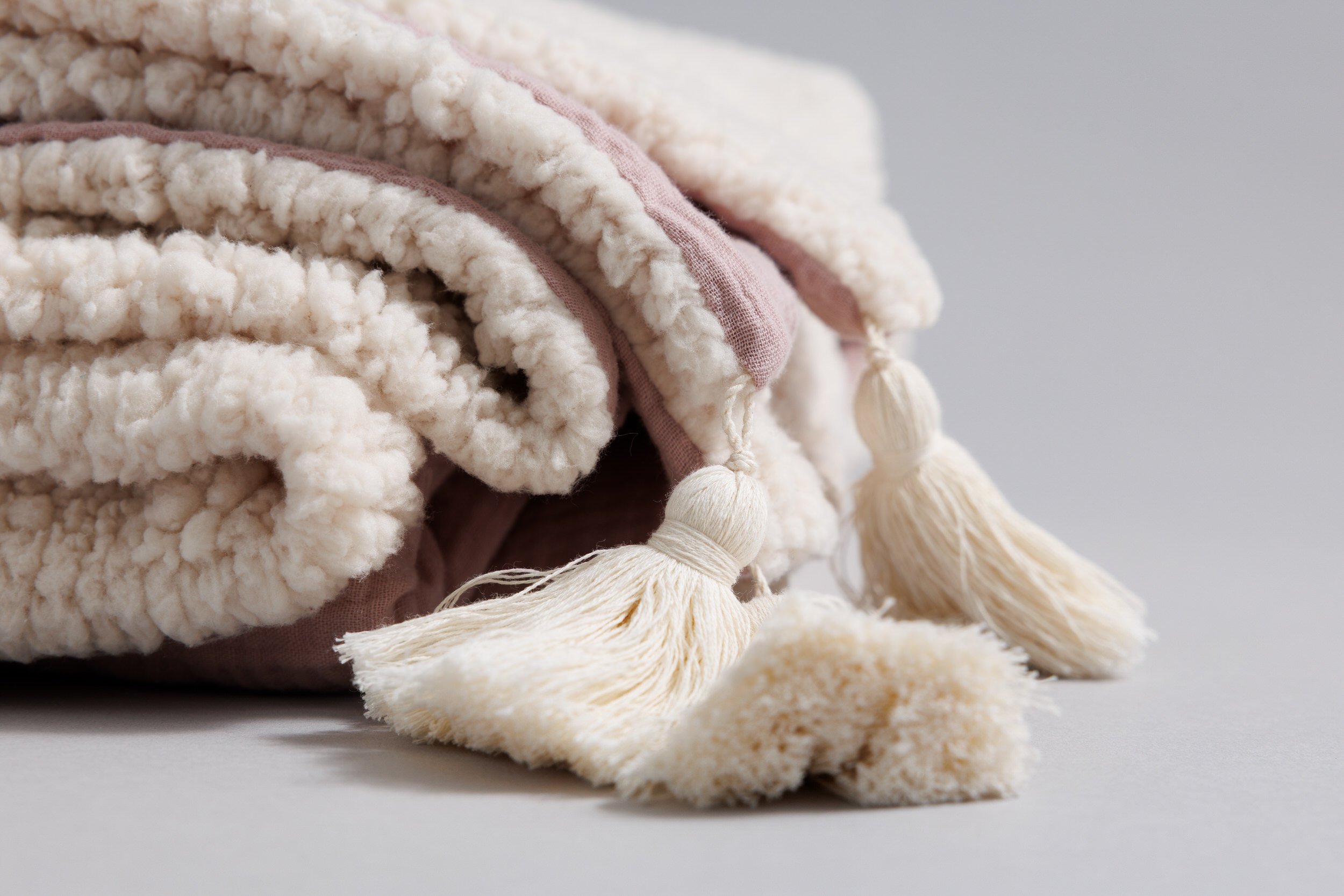Coperta in Mussola di Cotone e Bouclé a Doppio Lato - Rosa Cipria Coperta in Mussola di Cotone e Bouclé a Doppio Lato - Rosa Cipria