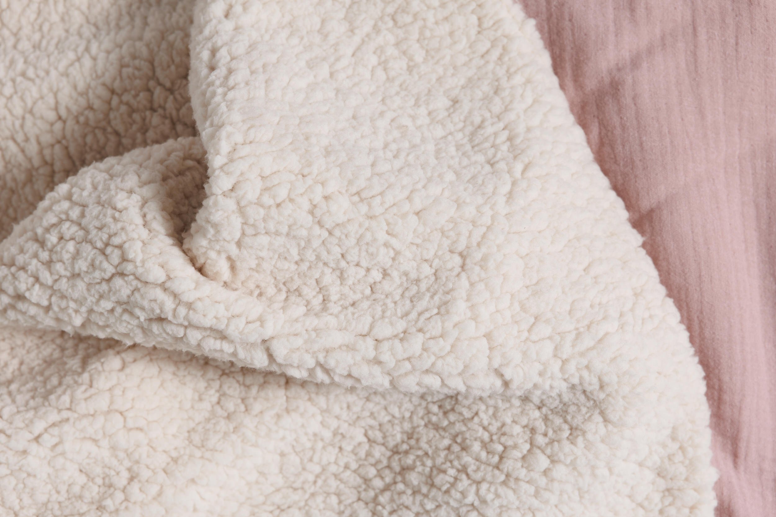 Coperta in Mussola di Cotone e Bouclé a Doppio Lato - Rosa Cipria Coperta in Mussola di Cotone e Bouclé a Doppio Lato - Rosa Cipria
