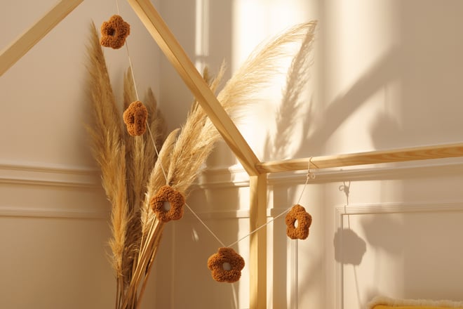 Bouclé-Gänseblümchen-Girlande - Caramel