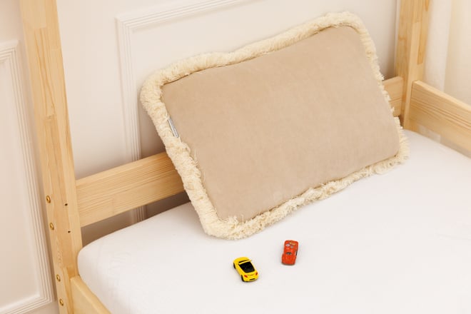 Rechteckiges Velour-Kissen mit Fransen - Beige