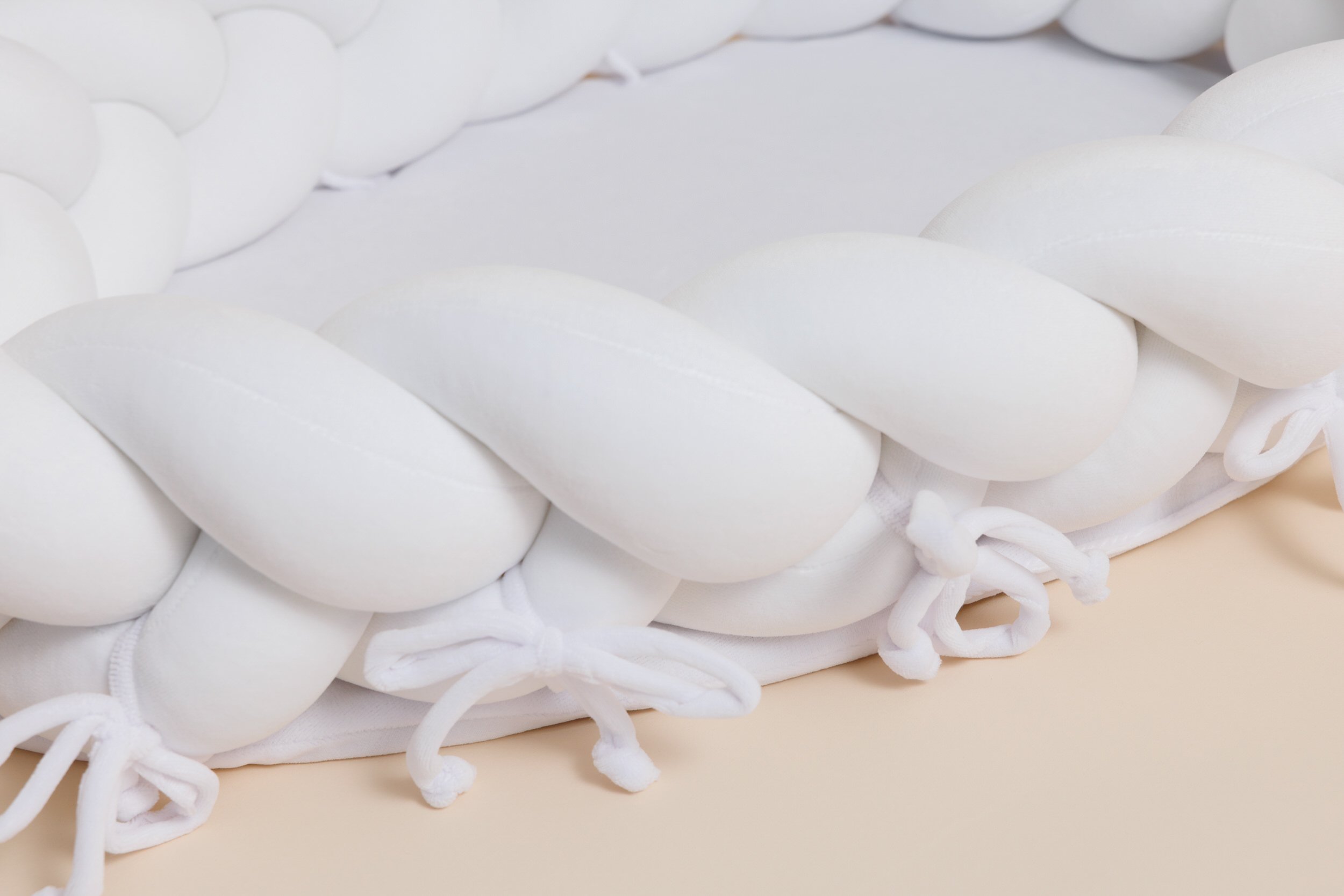 Reductor / Protector de cama Blanco Trenzado Reductor / Protector de cama Blanco Trenzado