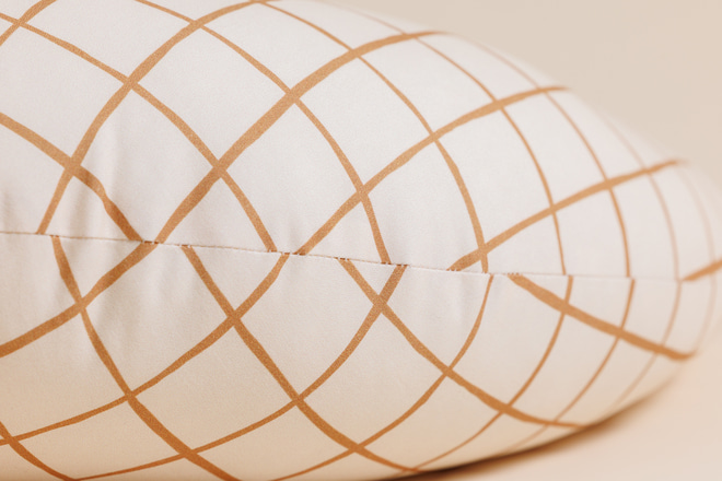 Kojicí polštář Vichy Caramel