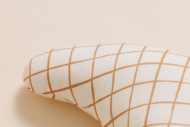 Kojicí polštář Vichy Caramel
