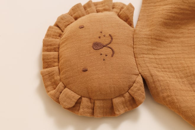 Peluche León Dou Dou Caramelo
