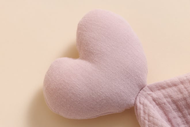 Peluche Coração - Rosa Pálido