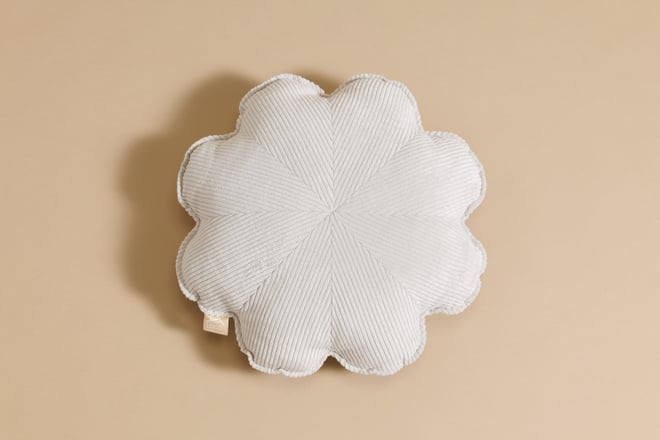 Coussin Fleur en Velours Côtelé Écru