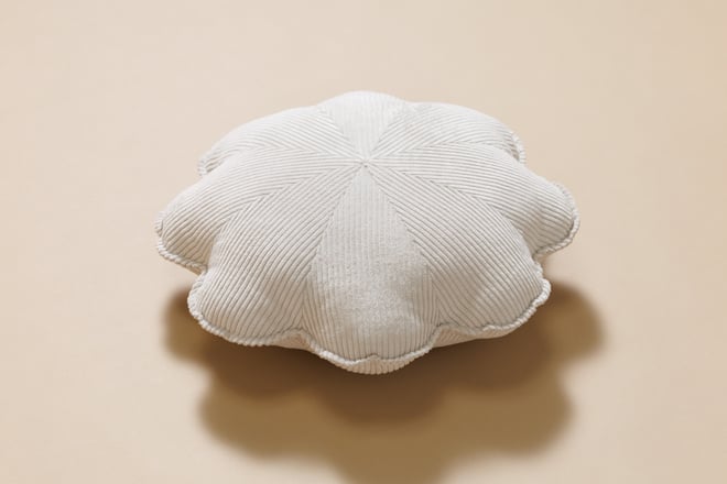 Coussin Fleur en Velours Côtelé Écru