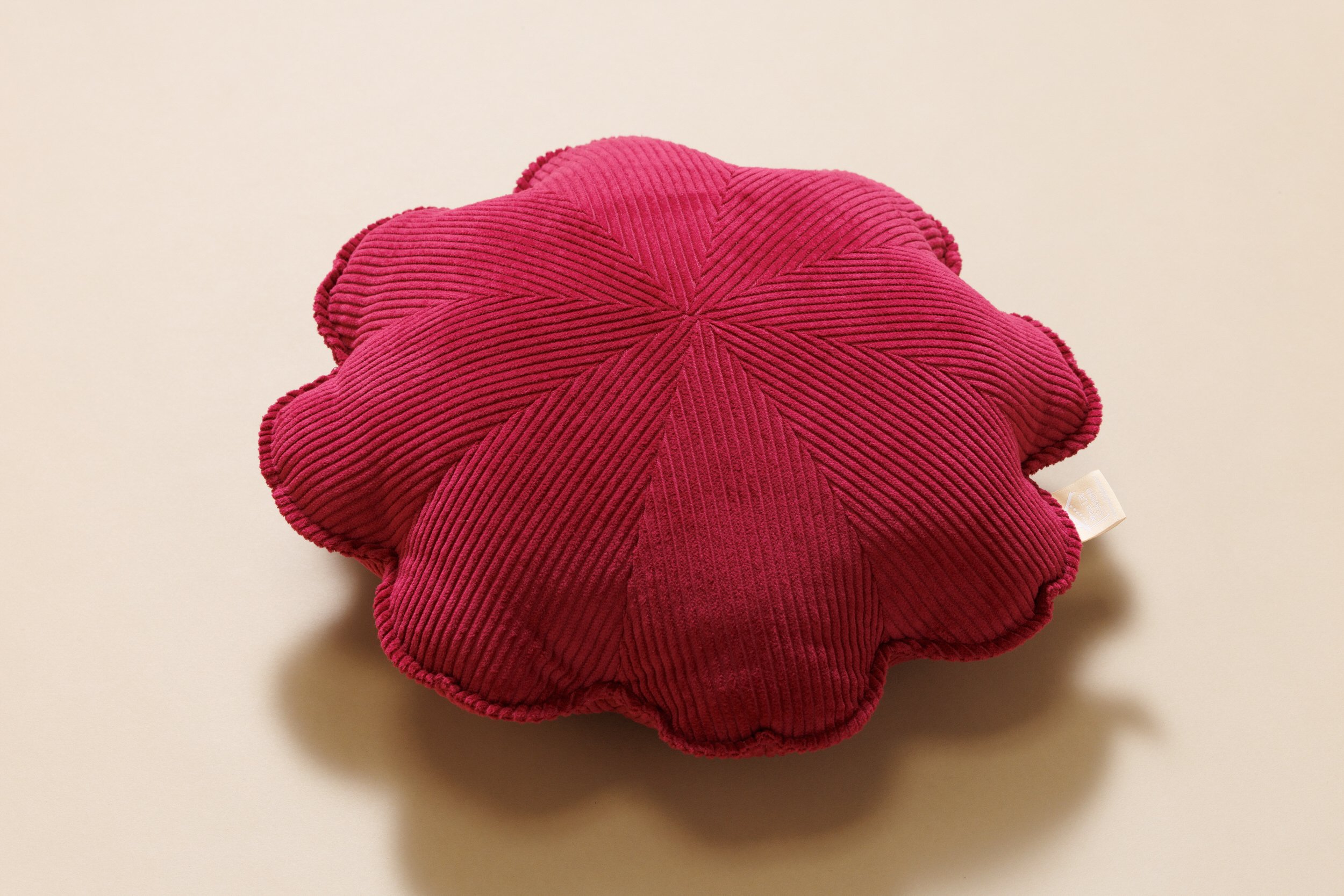 Coussin Fleur en Velours Côtelé Framboise Coussin Fleur en Velours Côtelé Framboise
