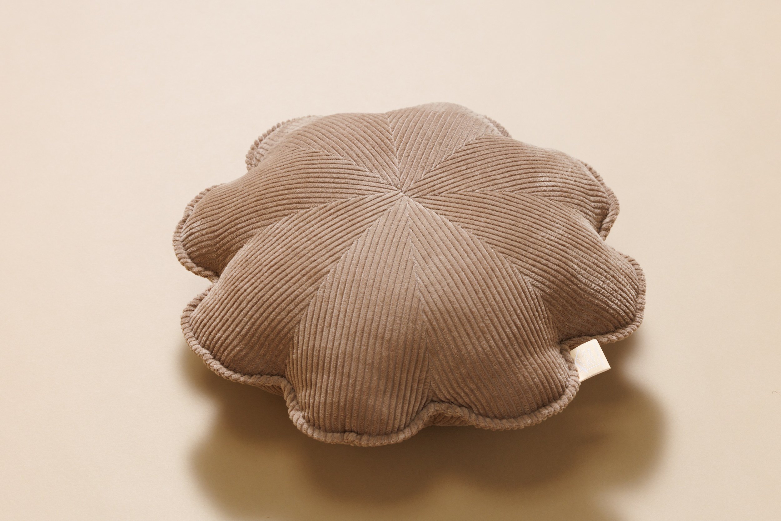 Coussin Fleur en Velours Côtelé Framboise Coussin Fleur en Velours Côtelé Framboise
