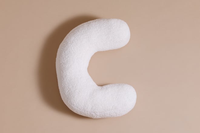 Coussin Lettre C - Bouclé Blanc
