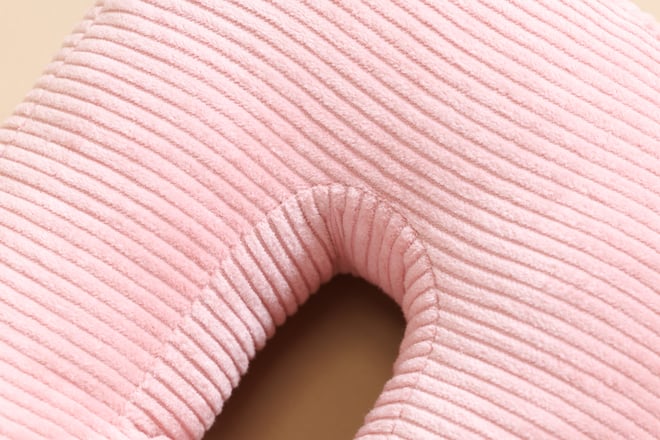 Coussin Lettre P - Velours Côtelé Rose
